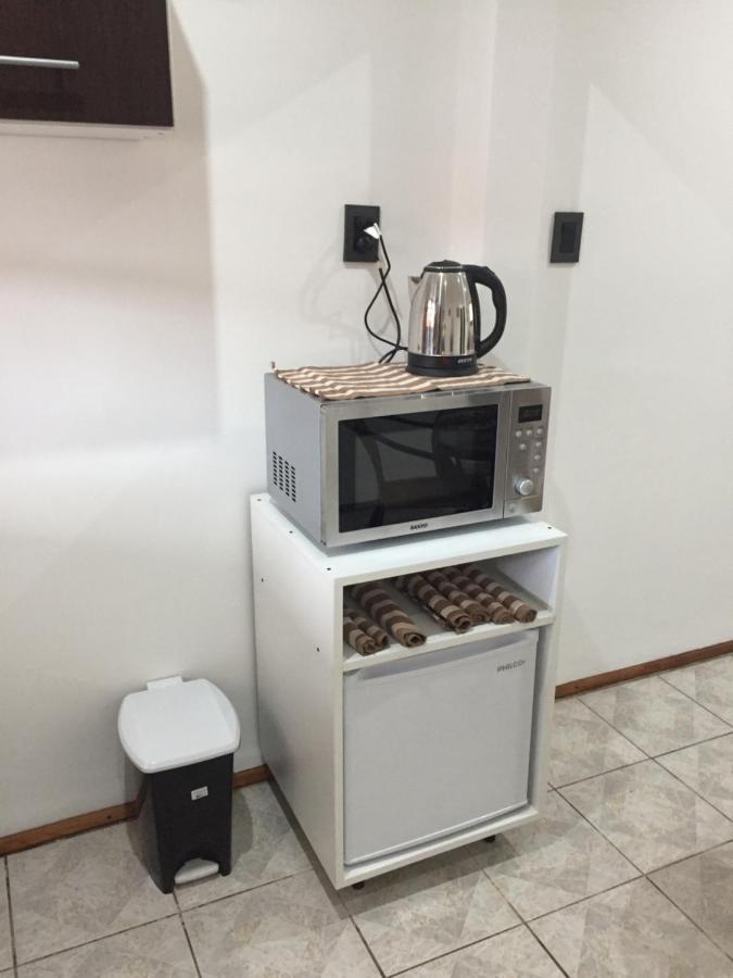 Apartment 9.9 *
