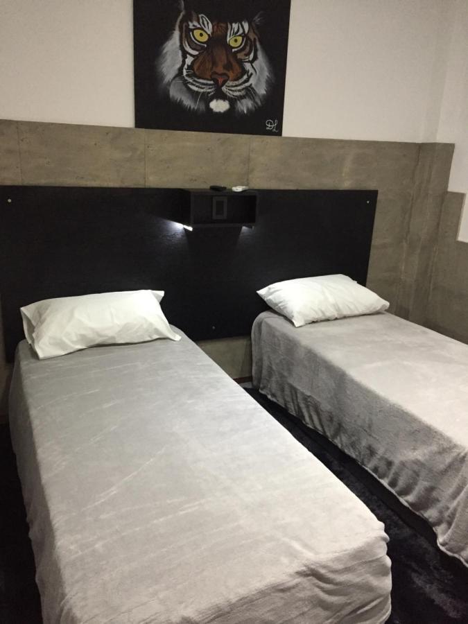 Apartment 9.9 *